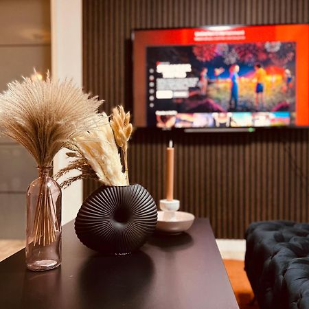 Cologne Luxe Living: Opulent Elegance Unleashed Apartamento Exterior foto