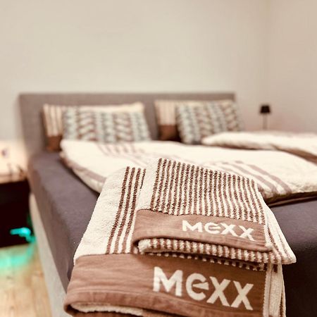 Cologne Luxe Living: Opulent Elegance Unleashed Apartamento Exterior foto