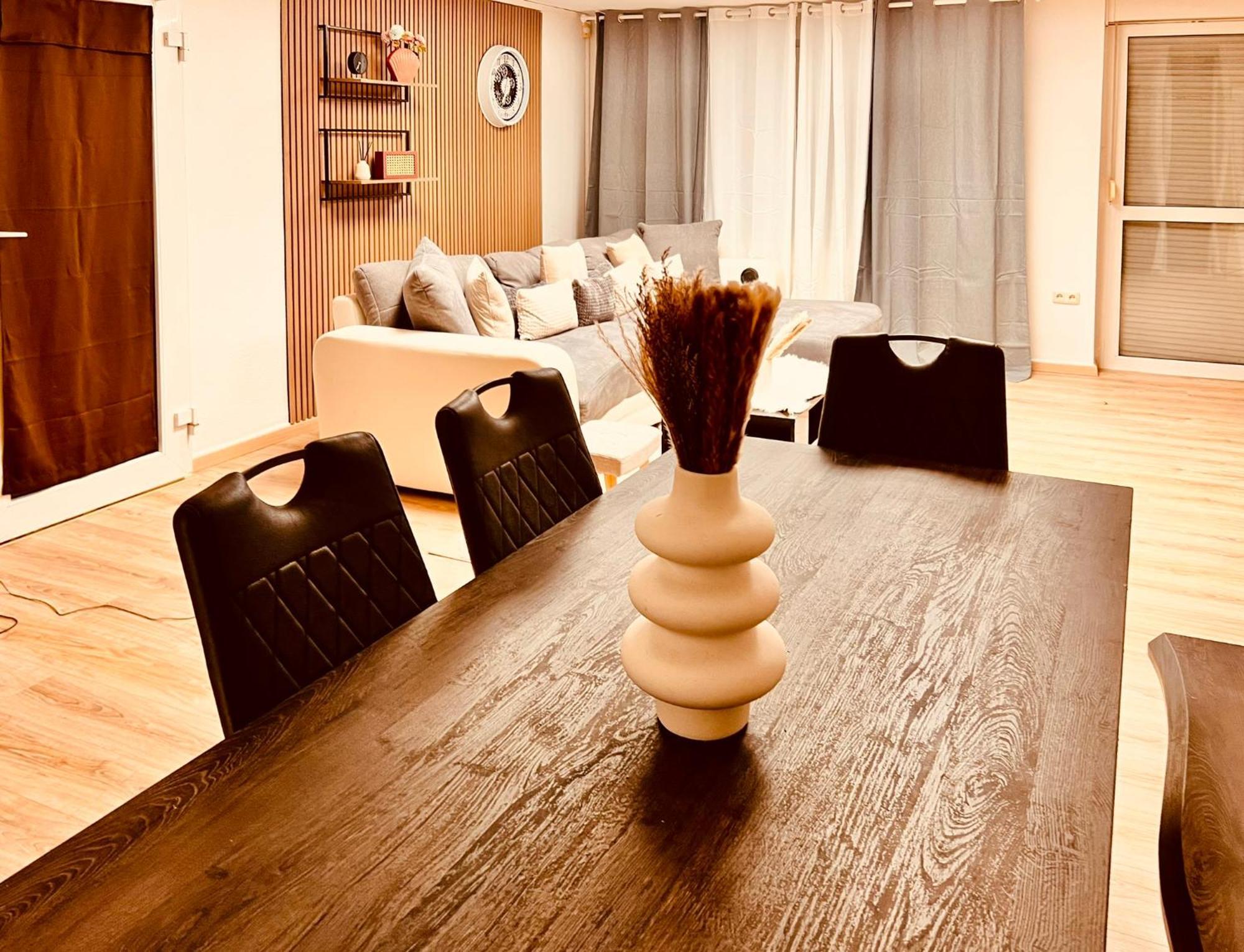 Cologne Luxe Living: Opulent Elegance Unleashed Apartamento Exterior foto