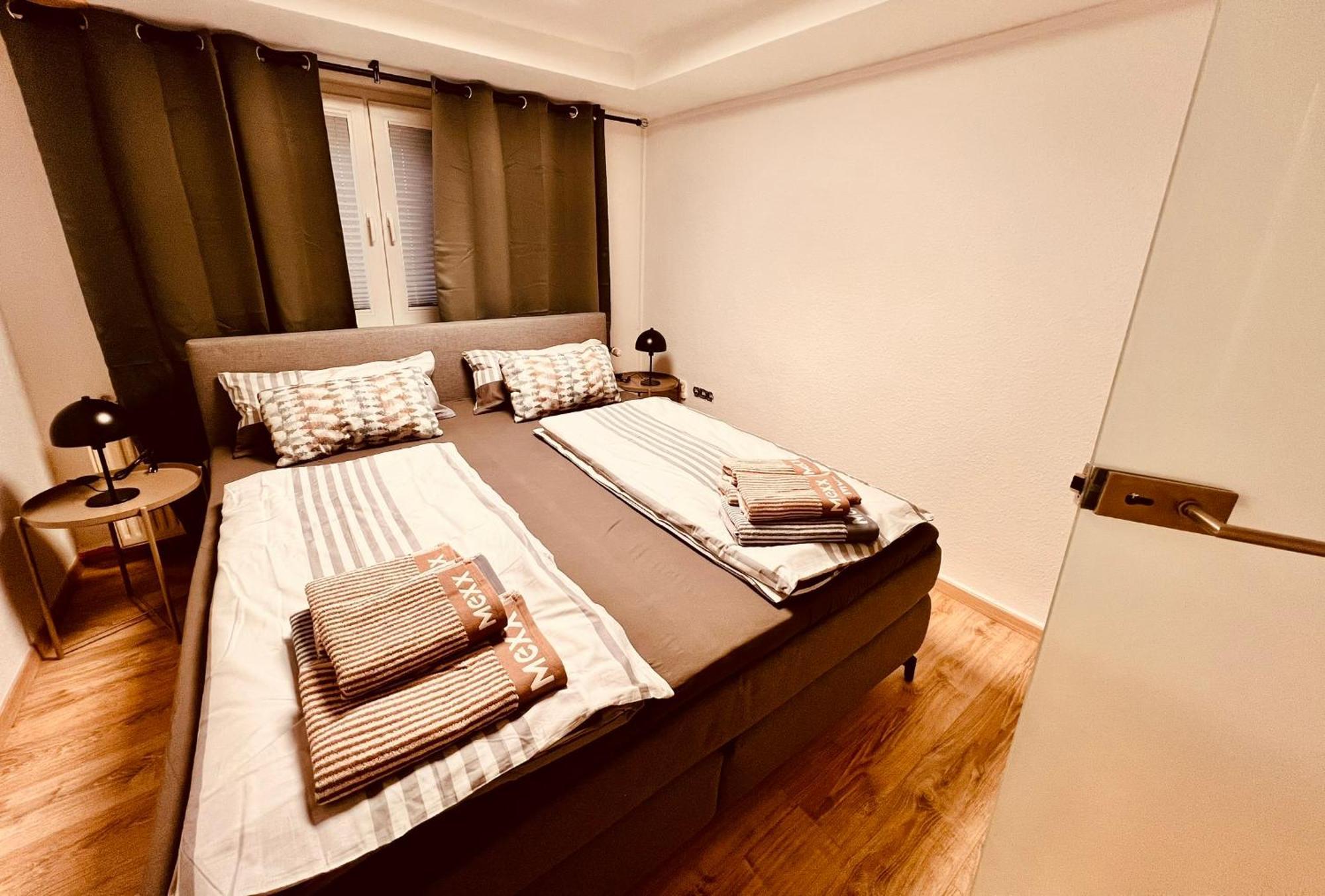 Cologne Luxe Living: Opulent Elegance Unleashed Apartamento Exterior foto