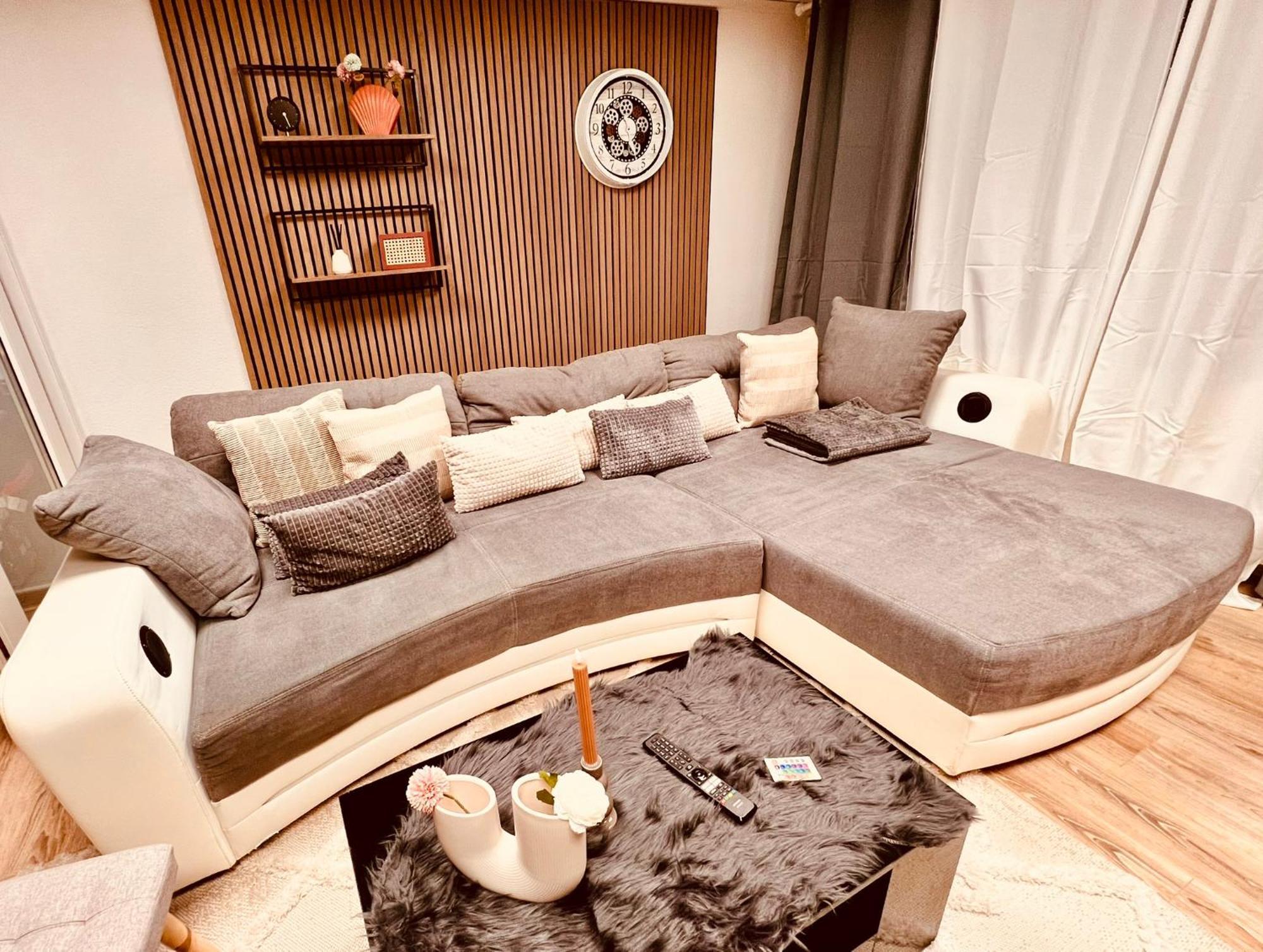 Cologne Luxe Living: Opulent Elegance Unleashed Apartamento Exterior foto
