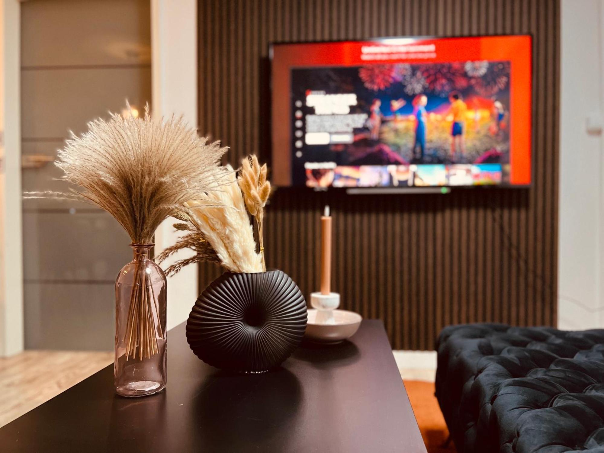 Cologne Luxe Living: Opulent Elegance Unleashed Apartamento Exterior foto