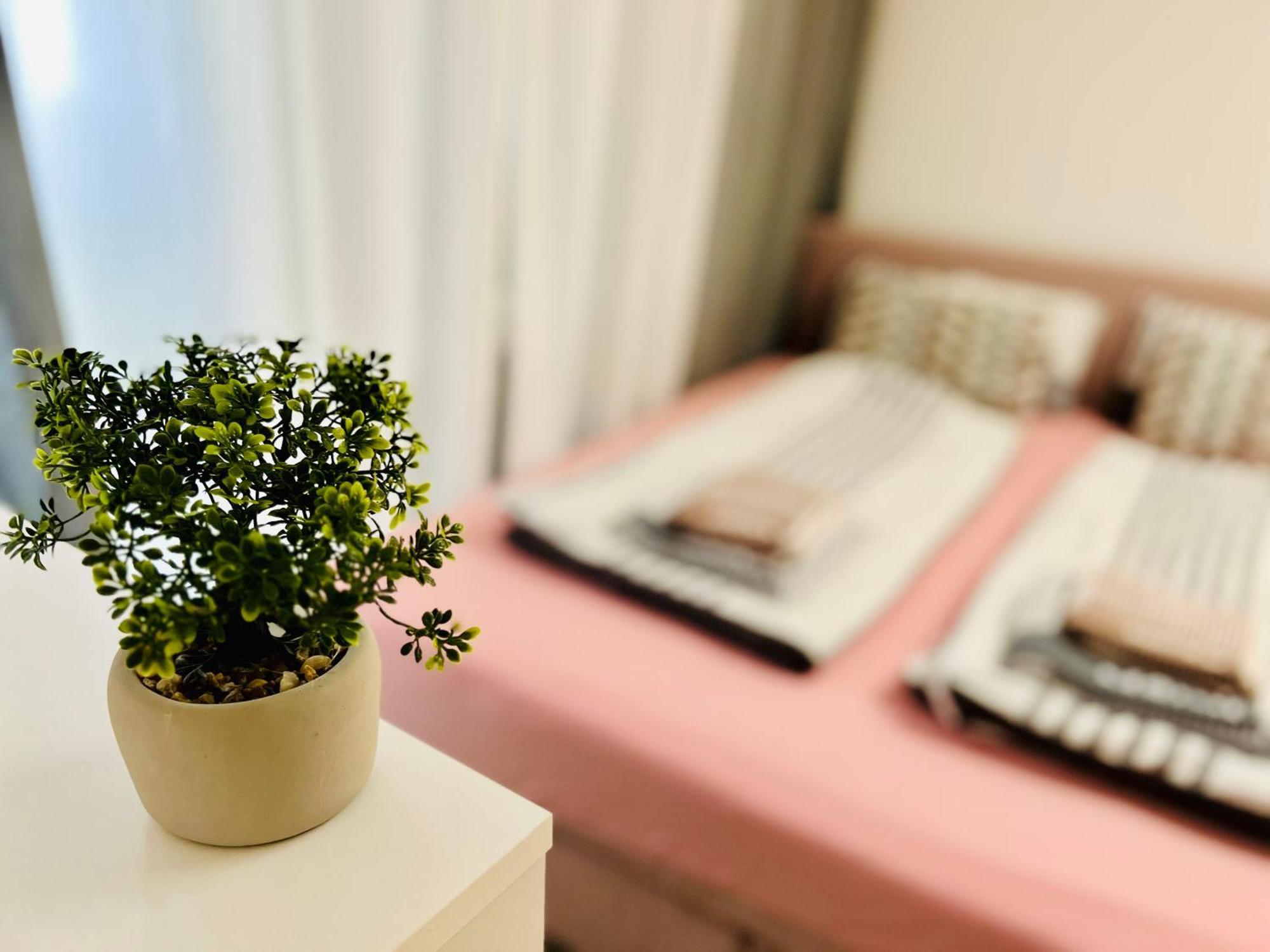 Cologne Luxe Living: Opulent Elegance Unleashed Apartamento Exterior foto