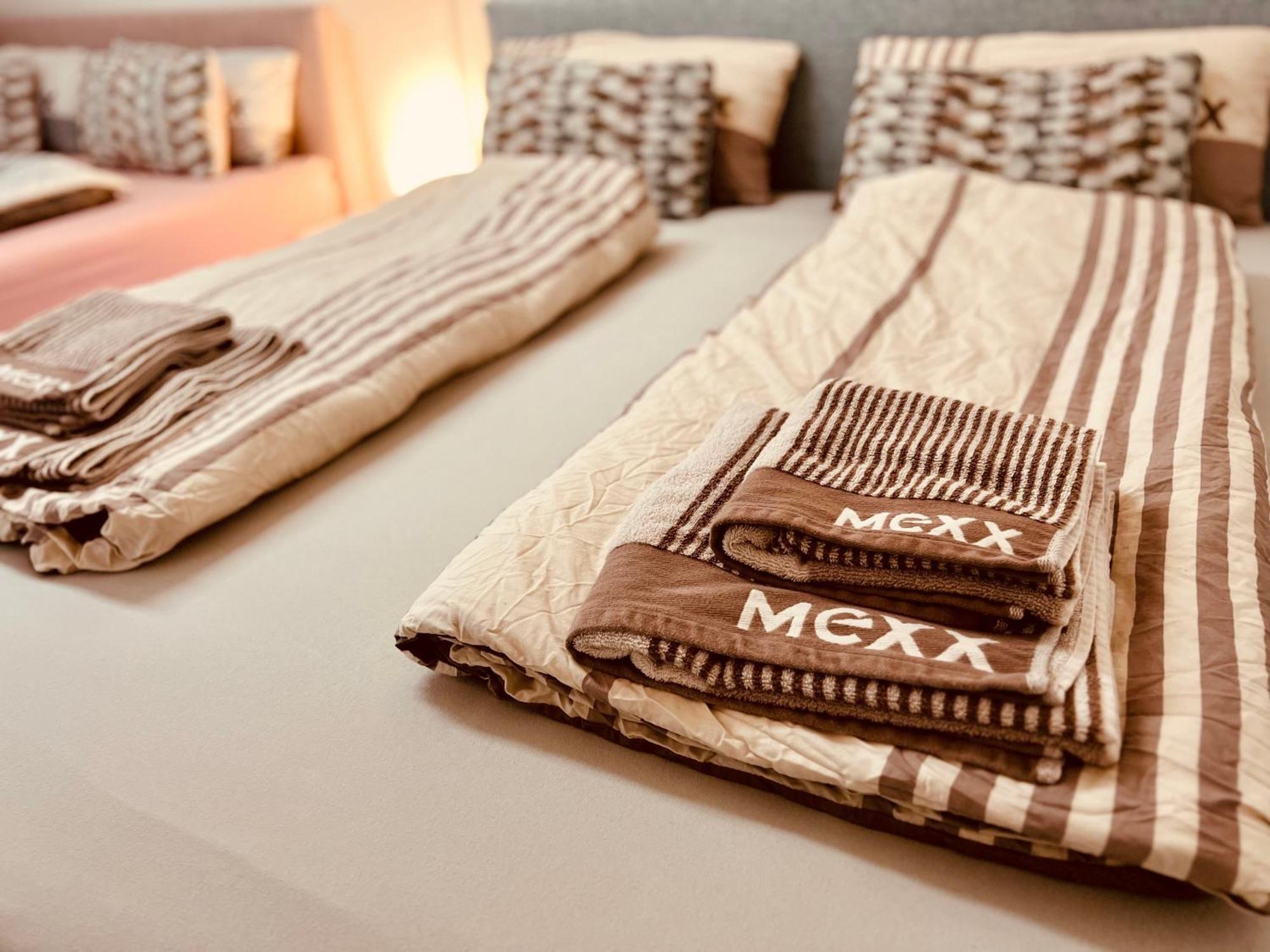 Cologne Luxe Living: Opulent Elegance Unleashed Apartamento Exterior foto